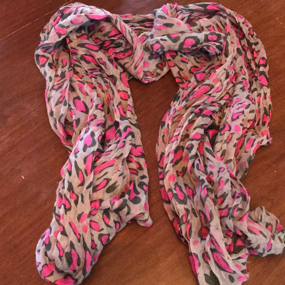 Darling Grey and Pink Scarf. Excellent Condition!